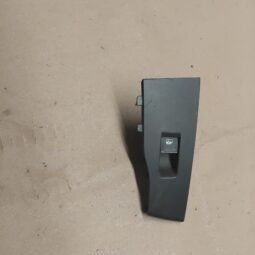 VW Polo VI 2020m Elektrinių langų jungtukas su apdaila {galinis kairys}5G0959855R 2G4867255E